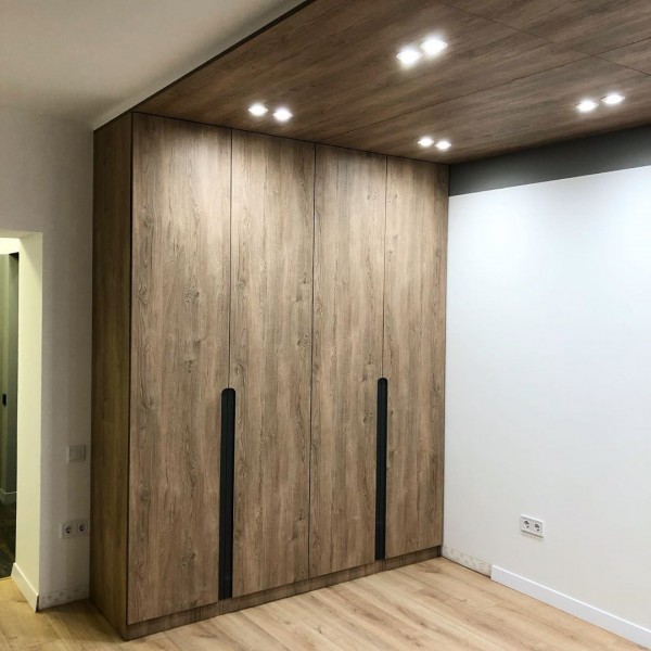 Распашной шкаф в гостиную № 148