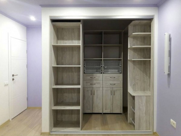 Шкаф-купе с зеркалом № 136