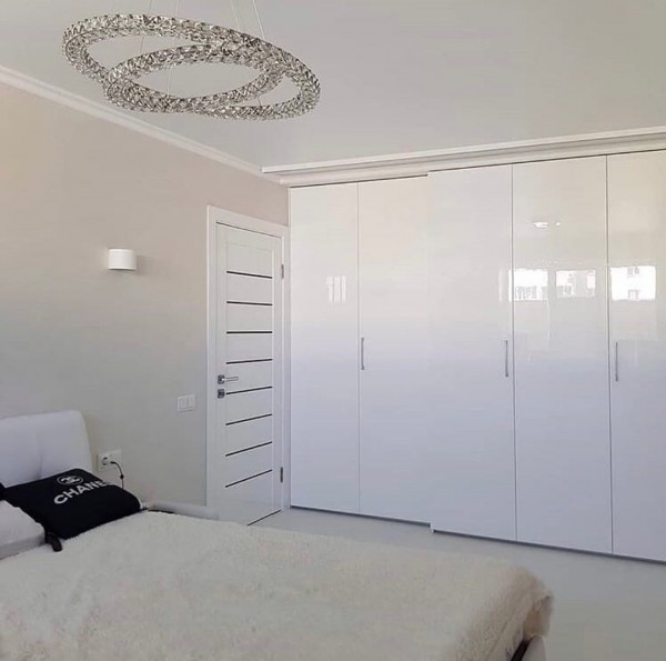 Распашной шкаф в гостиную № 145